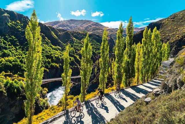 Riding to the the wineries of Gibbston Valley